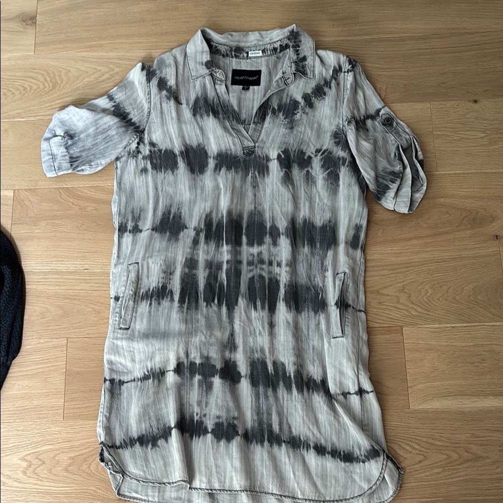 Velvet Heart Gray Tie-Dye Midi Dress